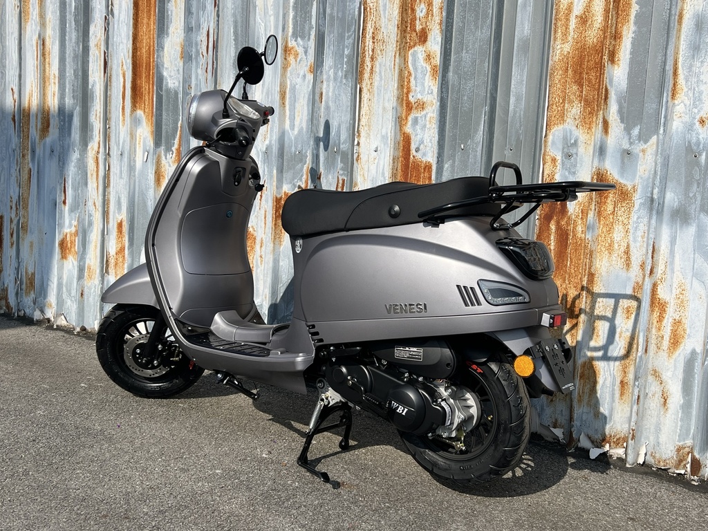 Venesi Retro Scooter Mat Grijs