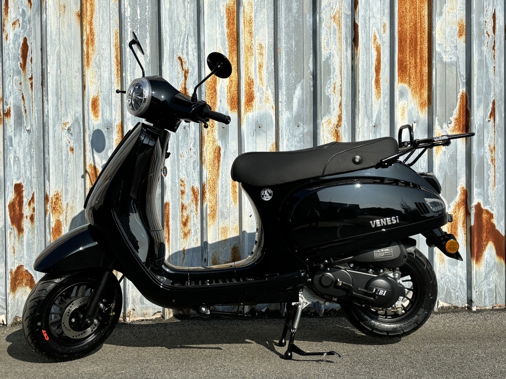 Venesi Retro Scooter Zwart