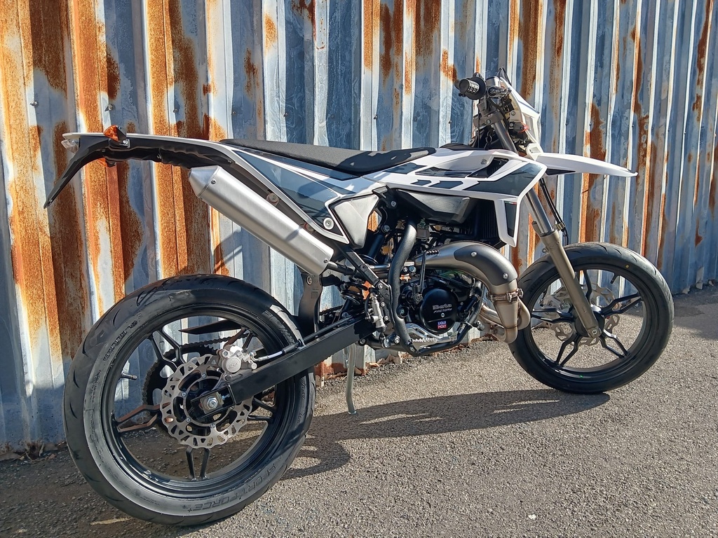 Beta - RR Motard 50 – White-Direct leverbaar-2 jaar Garantie