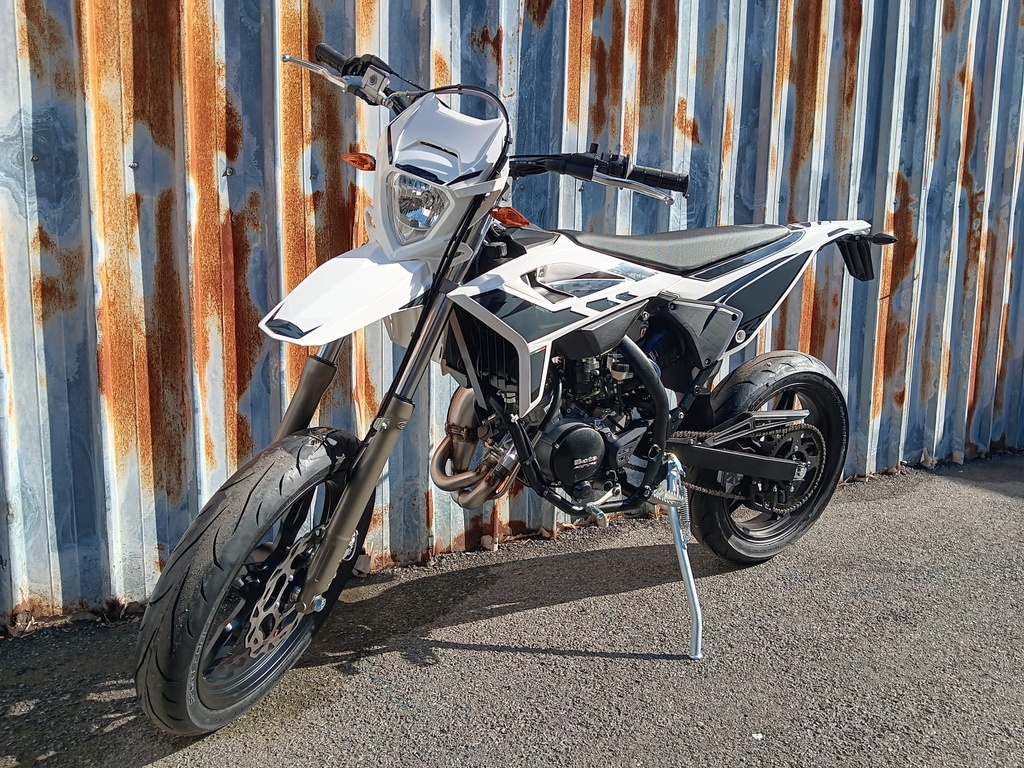 Beta - RR Motard 50 – White-Direct leverbaar-2 jaar Garantie