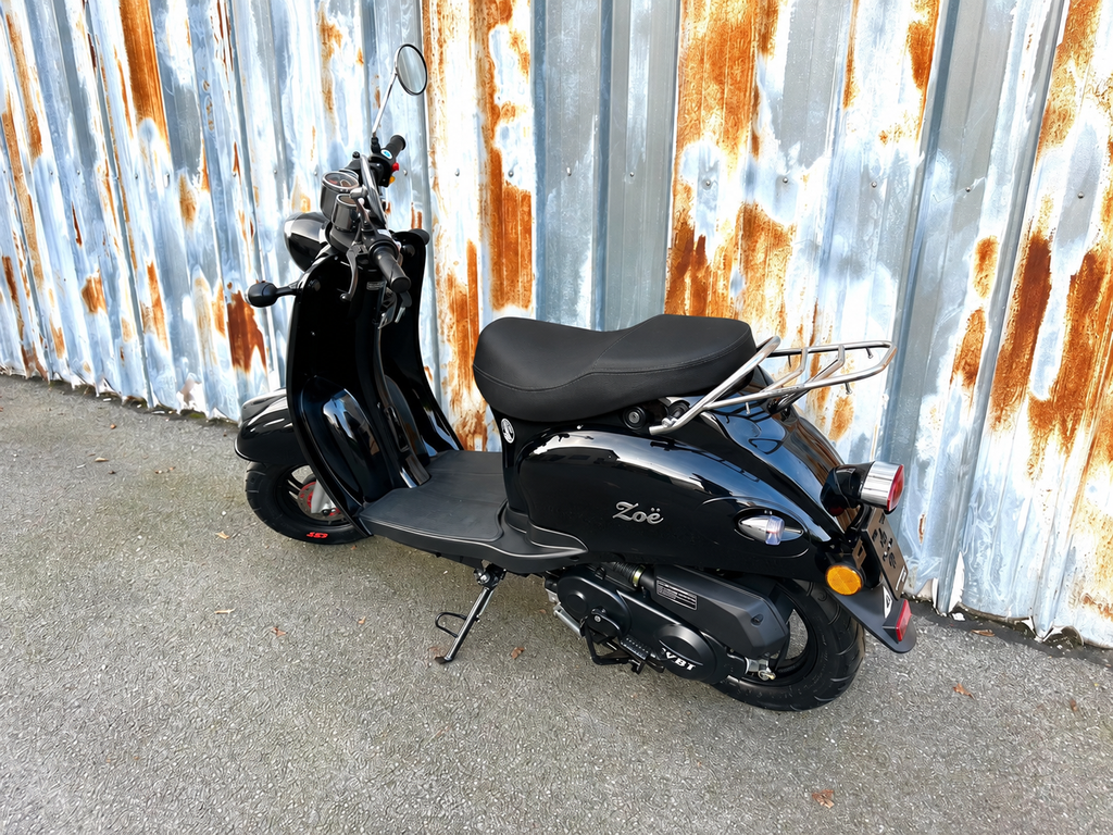 Zoë Retro Scooter  Zwart