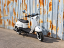 Lowigi Retro Scooter Parelmoer Wit