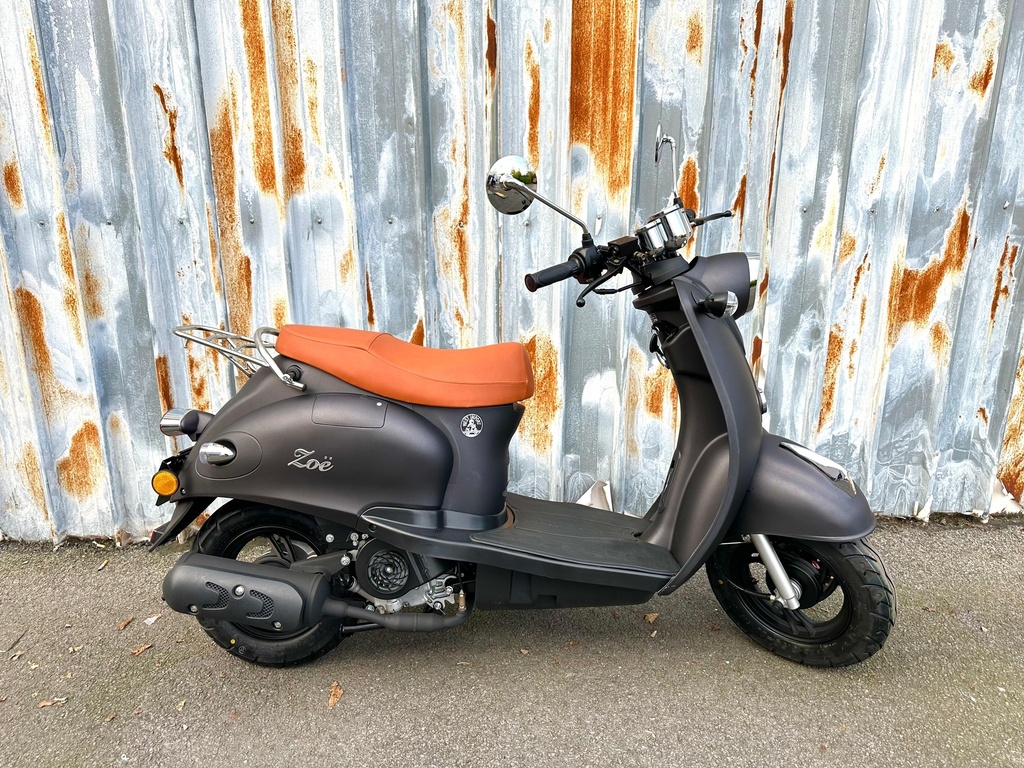 Zoë Retro Scooter Noir Mat