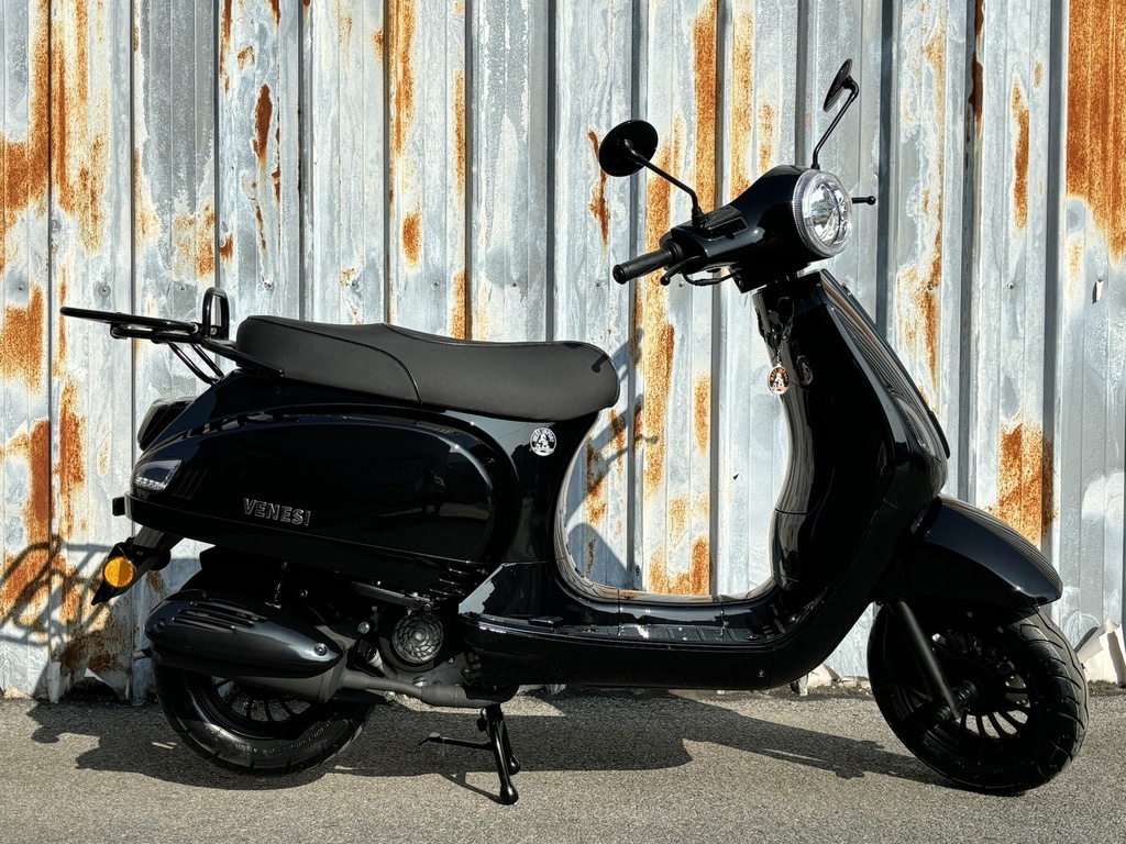 Venesi Retro Scooter Black
