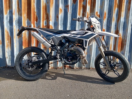 [100] Beta - RR Motard 50 – White-Direct leverbaar-2 jaar Garantie